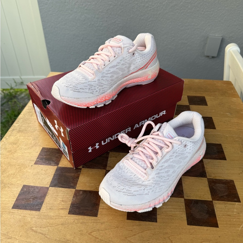 Under Armour Women’s Hovr Machina Size 7 Running Sneakers NIB